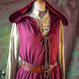 Surcoat Ranger à capuche gilet d'assassin unisexe survêtement ouvert sur le devant elfique pirate fantaisie médiéval renaissance costume cosplay Burgundy