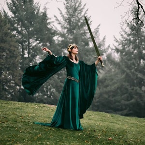 Green elven medieval dress velvet preraphaelite ren fair elf costume celtic medieval velvet dress image 2