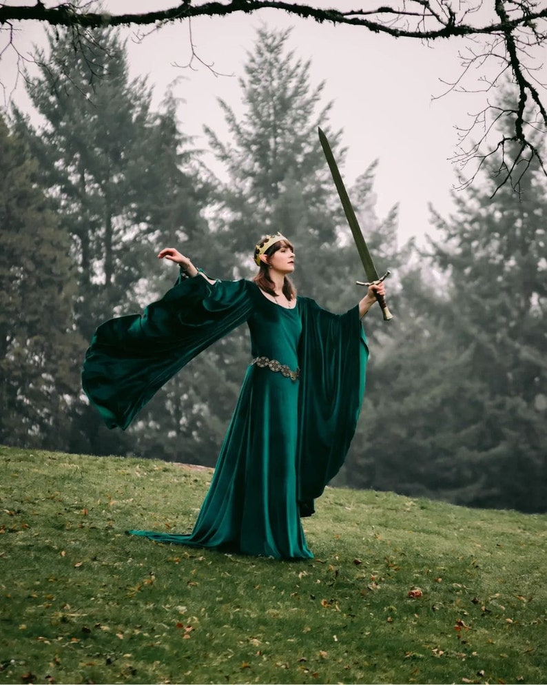 Green elven medieval dress velvet preraphaelite ren fair elf costume celtic medieval velvet dress image 2