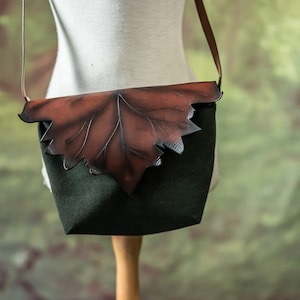 Bolso de hoja élfica tela y cuero Otoño naturaleza cottagecore caída forma negro y marrón Druida bruja inspirado bolso de hombro imagen 3