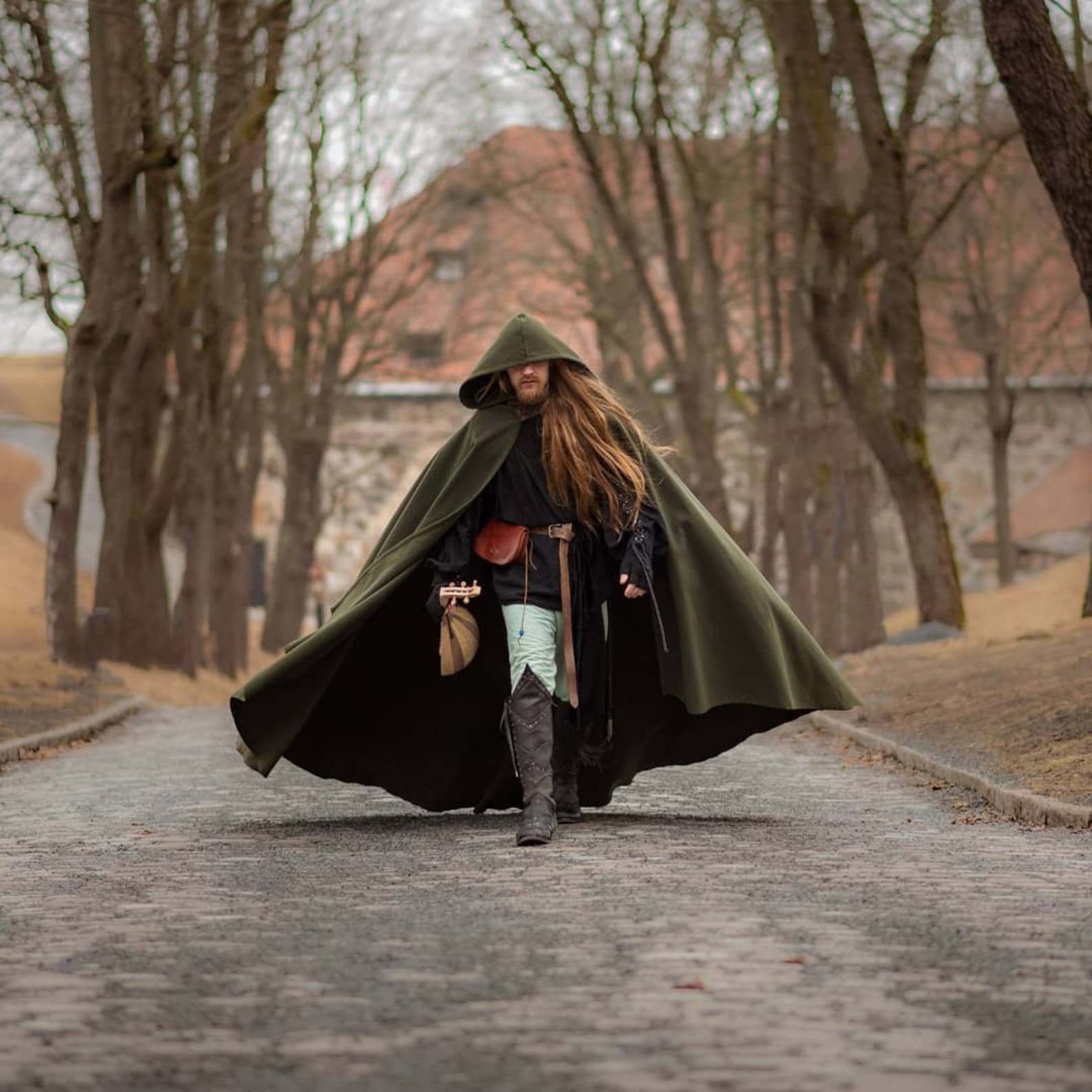 плащ с капюшоном 6 букв. плащ с капюшоном 6 букв. плащ с капюшоном 6 букв. накидка с капюшоном черная. объемный плащ с капюшоном lime.