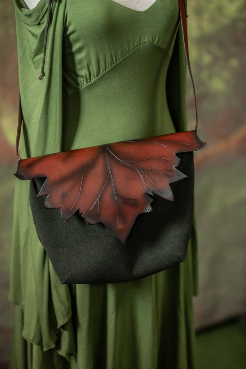 Bolso de hoja élfica tela y cuero Otoño naturaleza cottagecore caída forma negro y marrón Druida bruja inspirado bolso de hombro imagen 2