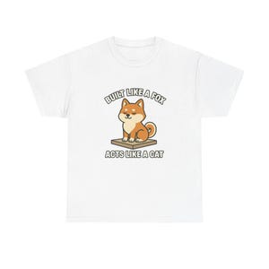 Gebouwd als een vos, gedraagt zich als een kat, Shiba Inu T-shirt, schattig hondenshirt, Shiba Lovers, huisdiereigenaren, grappig citaat T-shirt, alledaagse vrijetijdskleding