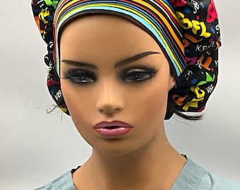 Palabras de texto coloridas Gorros quirúrgicos. Estilo abullonado. Colorido, vibrante, conversación en redes sociales.