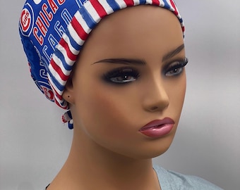 Gorra de béisbol inspirada en la Ciudad del Viento. Gorra de los Chicago Cubs. Cómoda gorra de algodón con cierre de lazo. Disponible en todas las tallas.