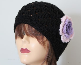 Bonnet au crochet fait main couleur noire avec fleur