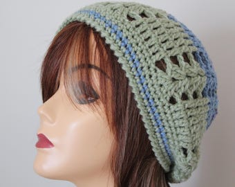 Bonnet au crochet fait main Couleur vert sauge, bleu, rose