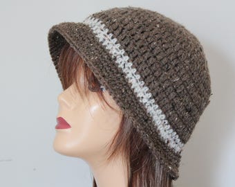 Bob fait main au crochet en tweed marron, couleur avoine