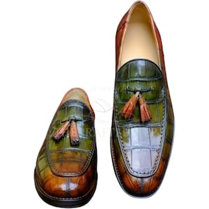 Crocodile Texture Genuine Cow Leather Men&#39;s Handmade Two Tone Brown Green Colour Hand Finish Loafers Shoes With Tassle Style