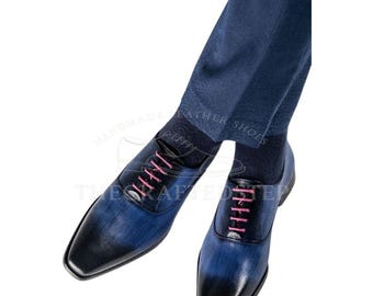 Derby en cuir véritable bruni, peinte à la main, patine bleue | Chaussures habillées faites main avec lacets roses | Chaussures parfaites pour amateur de cuir