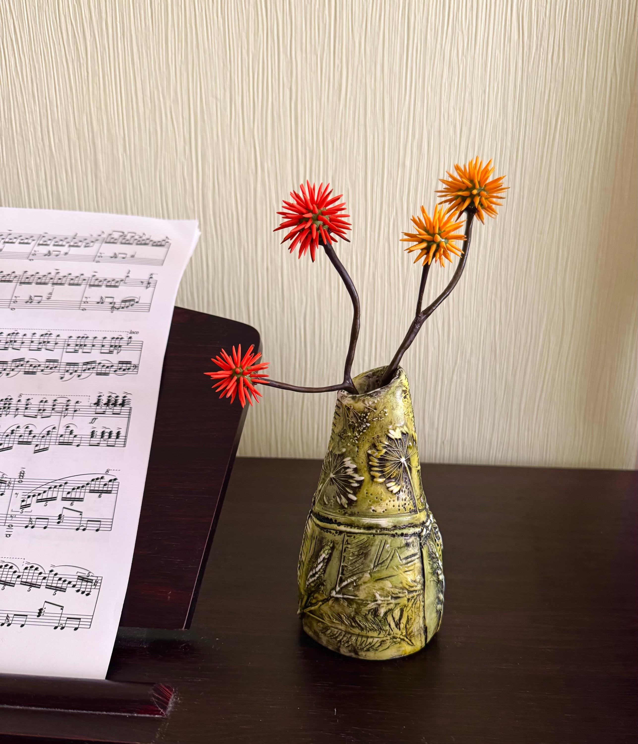 ドライフラワー用の装飾的な黄緑色の花瓶「NatureSense」 - Etsy 日本