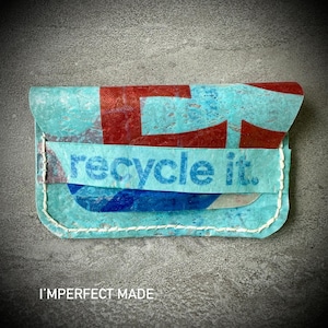 Porta-cartões de plástico reciclado – Carteira feita à mão com sacolas recicladas | ImperfectMade