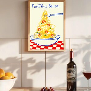 Trendy Wall Art Pad Thai Lover Poster – Quirky Thai Food Wall Art, Shrimp Noodles Illustration, Kitchen Decor, Digital Download