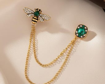 Cadena de collar de abeja estilo vintage - Pin de solapa de cristal verde esmeralda - Broche de abeja de oro antiguo