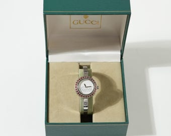 Vintage Gucci 1900L, Ladies Square Quartz Watch - Swiss Made 