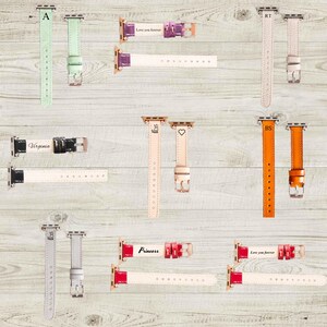 K&ouml;nnte beinhalten: Eine Auswahl an Apple Watch-Armb&auml;ndern in verschiedenen Farben, darunter Hellgr&uuml;n, Rosa, Orange und Wei&szlig;. Einige Armb&auml;nder zeigen Texte wie "Love you forever" und "Princess", w&auml;hrend andere eingravierte Designs wie eine Katze und ein Herz aufweisen.