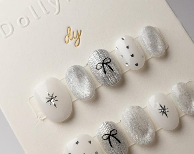 Heart-shaped polka dots| Press on nails