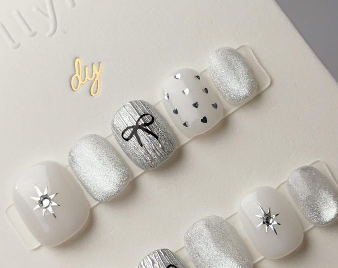 Heart-shaped polka dots| Press on nails