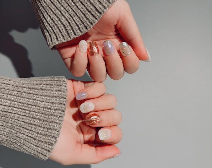 Iridescent Violet Rose | Press on nails