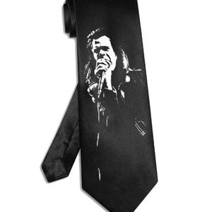 Nick Cave slips svart sidenslips