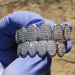 Hip Hop Blink Iced Out Moissanite Diamond Grillz | Custom Grillz for Men & Women | VVS D Color Teeth Set | Luxury Bling Jewelry