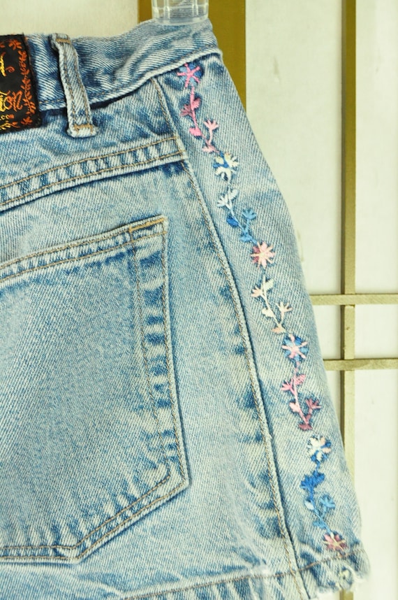 Vintage Juniors Womens Denim Shorts Flower Embroi… - image 3