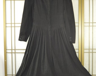 Vintage Womens Dress Daywear 80s 90s Black Corduroy Shoulder Pads Long Sleeve Hidden Button Bodice Floral Collar Kathryn Conover size 10