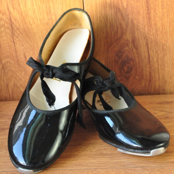 Vintage Black Girls Tap Dance Shoes Patent Mary Janes by Kinney As Is Dance Theater Costume Pageant Tap Display Bow 60s 70s size 3.5 or 4?