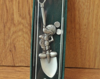 Vintage Mickey Mouse Pewter Spoon Collectible USA Fine Gift Memento Mickey w/shovel IOB in package Souvenir Walt Disney Productions Display