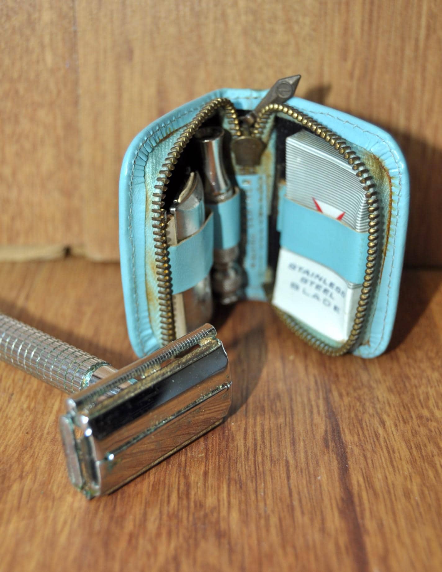 Vintage Gillette Travel Shave Kit w/ YUMA Razor Brush & Aftershave Bottle Yuma Razor - Etsy main image 2