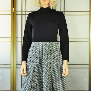 Vintage Womens Mod Dress 60s Go Go Girl Long Sleeve Black & White Groovy Pockets Costume Sixties Trendy Vogue Country Fair Small
