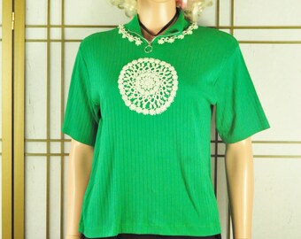 Vintage 80s Womens Blouse Top Shirt Green w/White Doily & Pearl Hand Embellished Trim Mock Turtleneck Short Sleeve B.E. Holiday Party