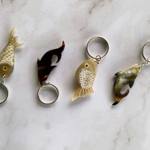 魚のキーホルダー、特別なキーホルダー、手作りのキーホルダー、角のキーホルダー、友達へのギフト、友達グループキーホルダー、カップルキーホルダー