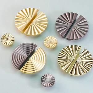 Halvcirkelformade vågformade guldfärgade handtag, lådhandtag, byråhandtag, kökshandtag, moderna garderobshandtag, randiga handtag, beslag