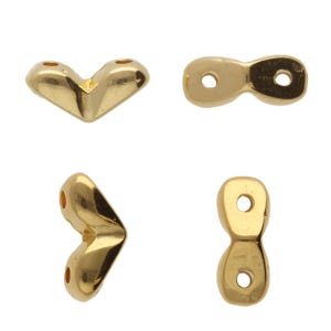 Puede incluir: Cuatro tapones de cuentas de metal de color dorado, dos tienen forma de V y dos tienen forma de símbolo de infinito.