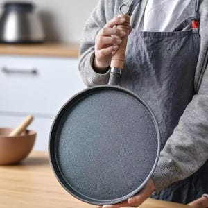 Cast Iron Chef Pan: 20cm Non-Stick Skillet for Gas & Induction