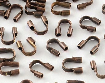 Lot de 100 protecteurs de fils de cuivre antiques - 4,5 x 4 mm - Taille du trou : 0,5 mm - 1 mm d'épaisseur.