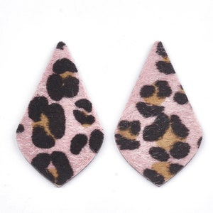 10 Stück. Kunstfell Leder Anhänger - Diamant Tropfen - Leopard - Rosa - 58mm - Toll für leichte Ohrringe und Hänger!