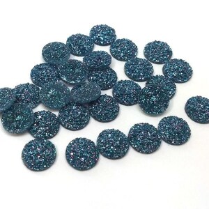 10 cabujones de resina drusa con diseño de pavo real azul multicolor (12 mm) - Círculo de cúpula