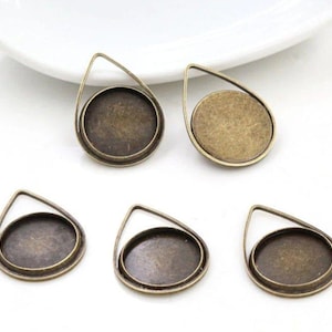 10 piezas de bronce antiguo para colgantes, con engastes circulares, bandejas y cabujones - Engaste con almohadilla adhesiva de 12 mm - Forma de lágrima