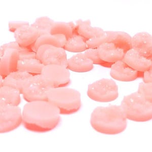 10 cabujones de resina drusa para decorar, color coral rosa, 12 mm (1/2 pulgada)