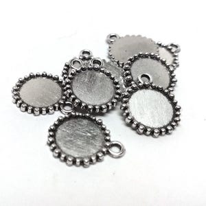 10 pcs. Antique Silver Circle Round Bezel Cabochon Pendant Tags Trays - 12mm Glue Pad Settings - Bubble Carved Design - Design A