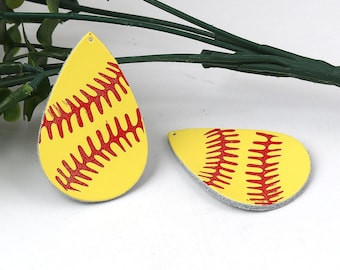 6 colgantes de piel de vaca auténtica de softbol amarillo y rojo - Forma de lágrima - 56 mm (2,2") - Ideales para pendientes o colgantes ligeros.