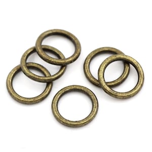 100 st. lödda slutna hoppringar i antikbrons - 8 mm - 17 Gauge (1,4 mm tjocka)