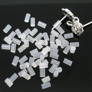 100 piezas (50 pares) de tapones de goma transparentes para pendientes - 4 mm x 2 mm - Forma de tubo - Tamaño del orificio: 0,6 mm imagen 2