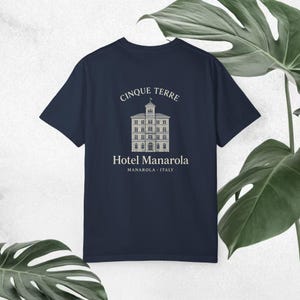 Cinq Terre Vintage T-Shirt, Travel Souvenir Shirt, Hotel Manarola Tee, Casual Unisex Apparel, Gift for Travelers, Vacation Wear