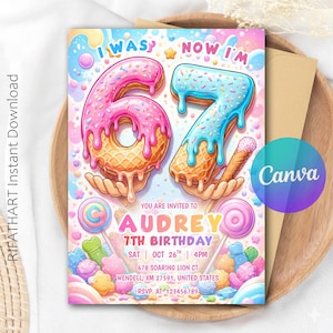 以下が含まれることがあります： 「I WAS 6, NOW I'M 7」のテキストが入った、カラフルな誕生日招待状。数字はピンクとブルーのドーナツとしてデザインされています。招待状には、オードリーの7歳の誕生日の詳細が含まれています。