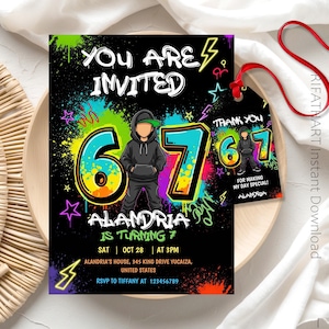 Può includere: Un set nero di invito e biglietto regalo con testo e grafica in stile graffiti. L'invito recita "You Are Invited" e presenta il numero "67" con un personaggio dei cartoni animati. Il biglietto regalo dice "Thank You".