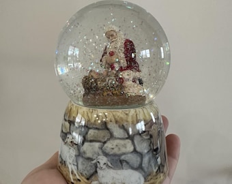 VTG Jultomten Knäböjande Jesusbarn Snöglob Jul 13 cm Födelse "Åh helga natt"