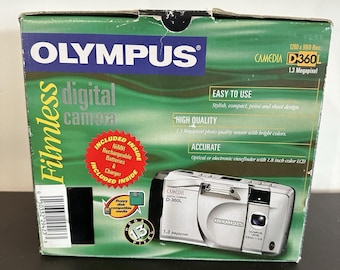 Bezfilmowy aparat cyfrowy EUC Olympus D-360L o rozdzielczości 1,3 megapiksela, testowany w kolorze srebrnym